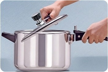 Lower the lid into the cooker body with a minimal tilt
