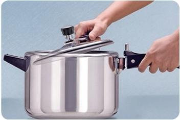 Centralize the lid so the sealing ring meets the rim evenly