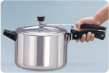 Squeeze the lid and body handles together to lock the lid